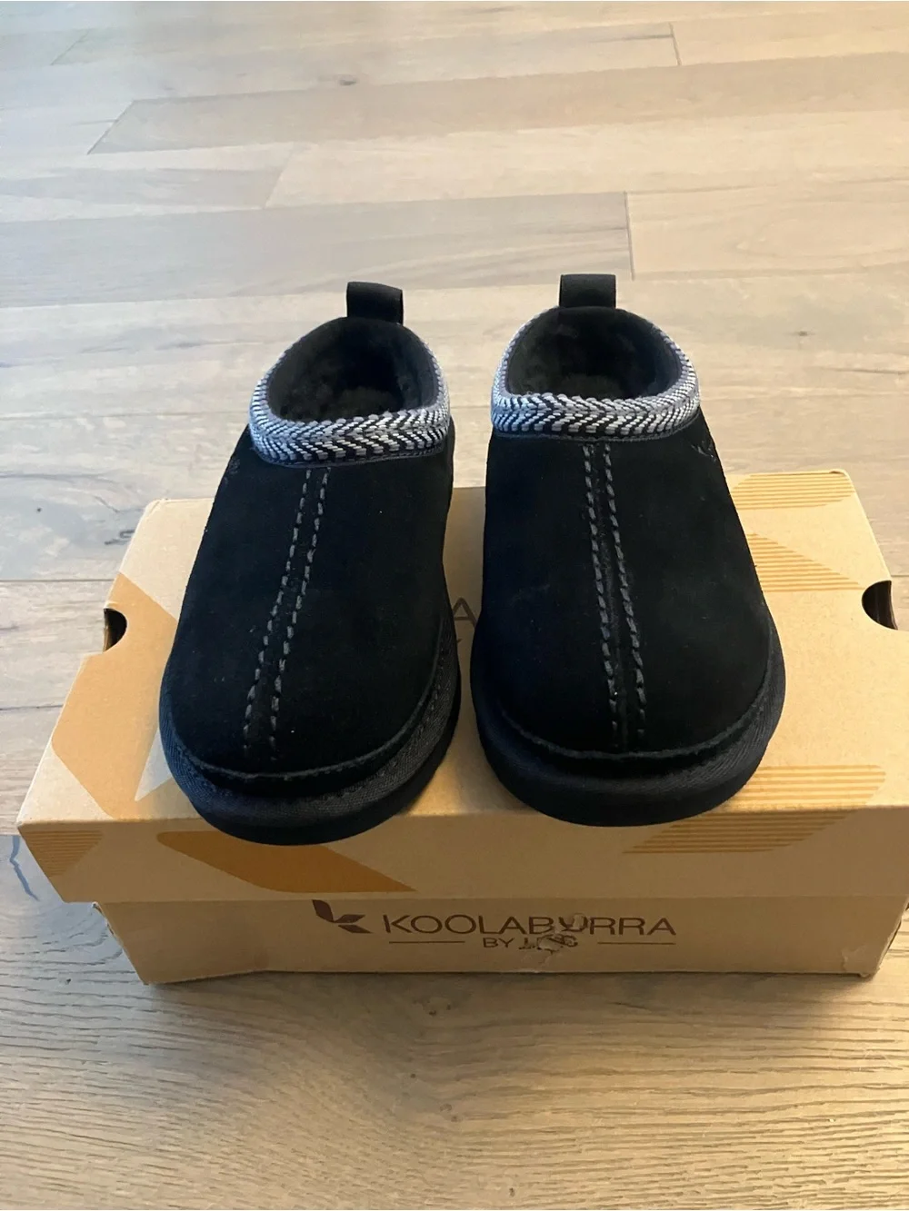 New KOOLABURRA Kids Burree Suede Black Slipper Shoes